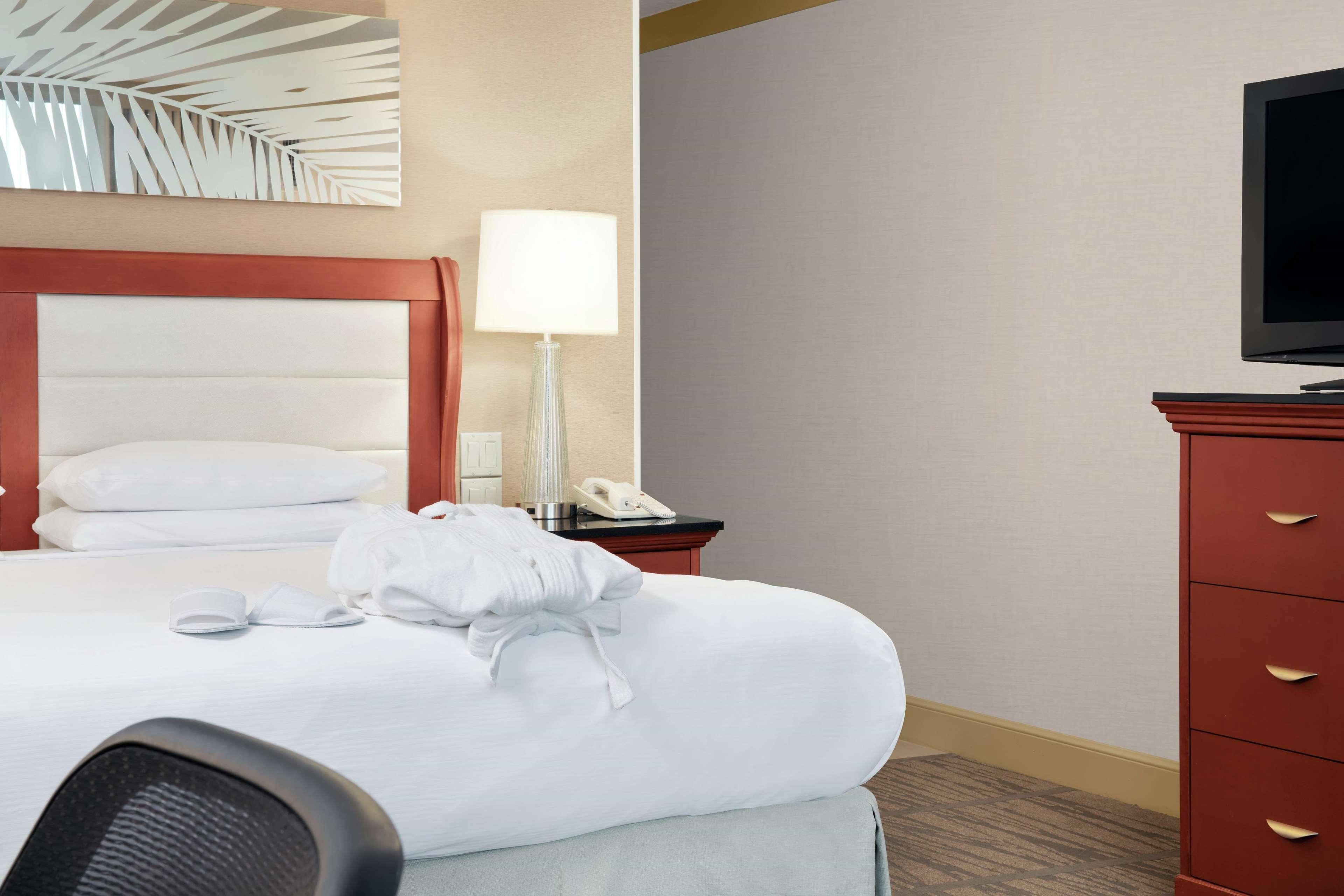 Doubletree By Hilton Hotel Miami Airport & Convention Center Miami Springs Екстер'єр фото
