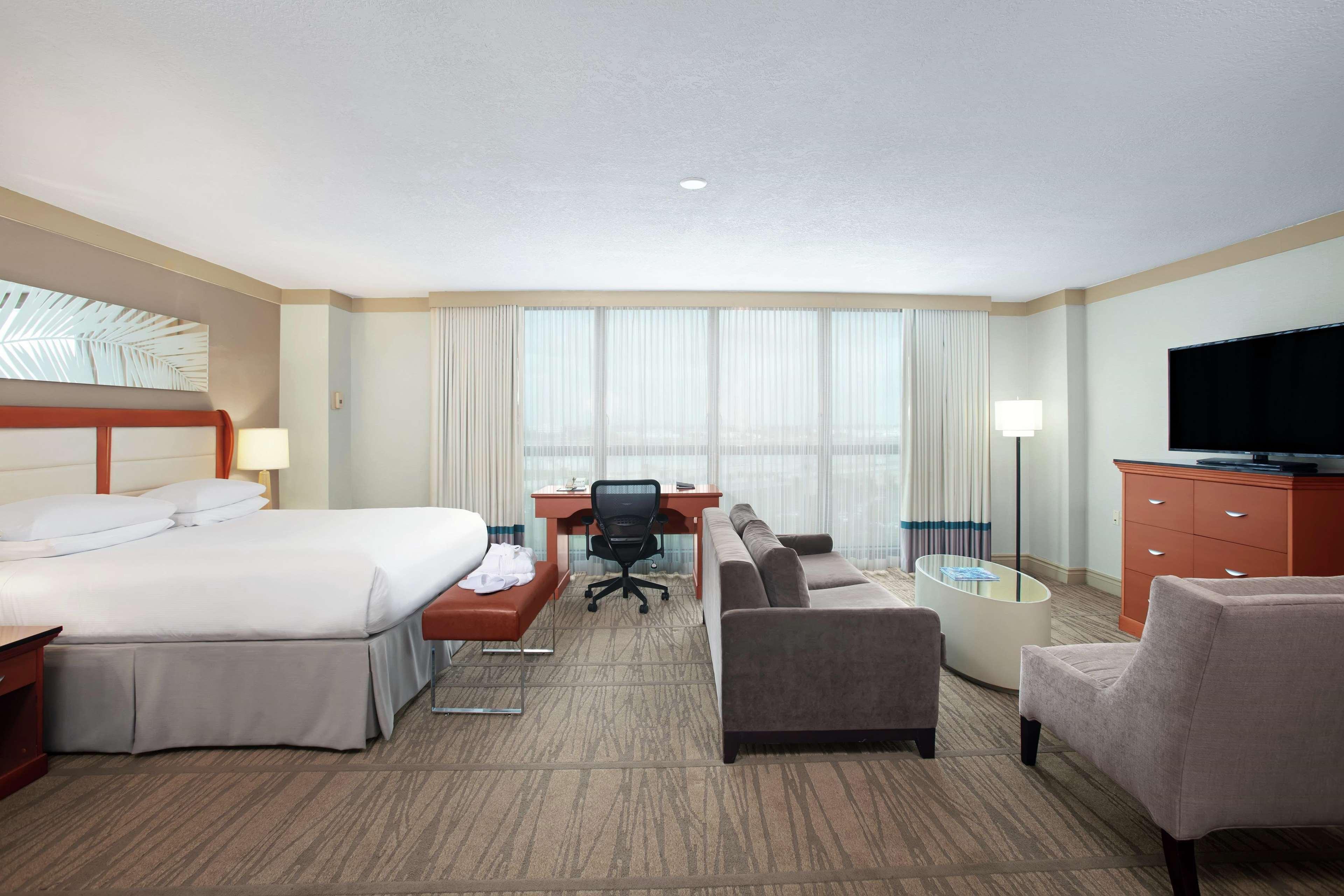 Doubletree By Hilton Hotel Miami Airport & Convention Center Екстер'єр фото