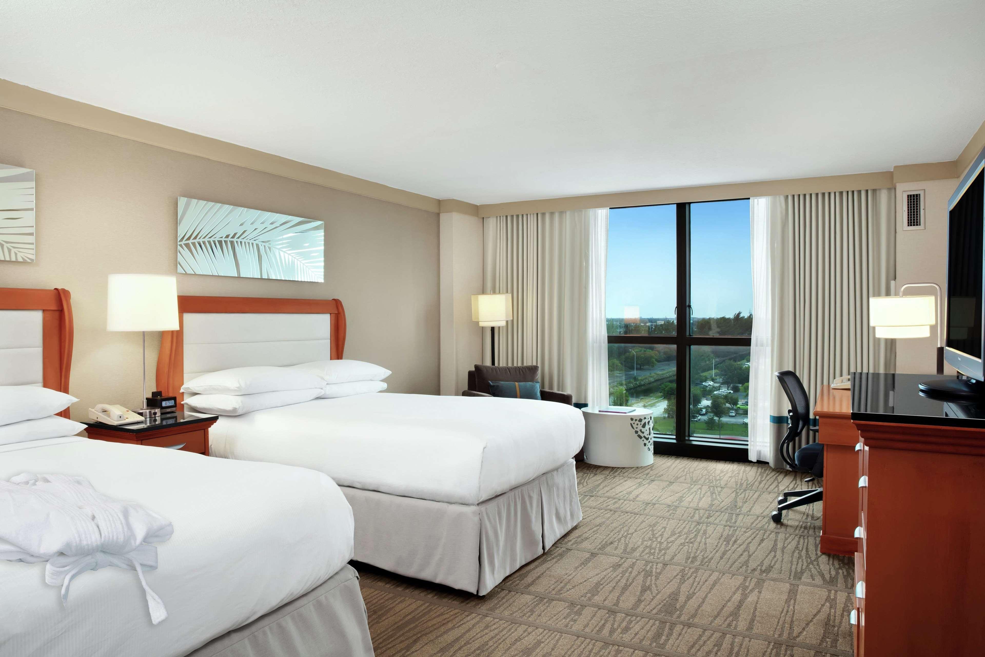 Doubletree By Hilton Hotel Miami Airport & Convention Center Екстер'єр фото