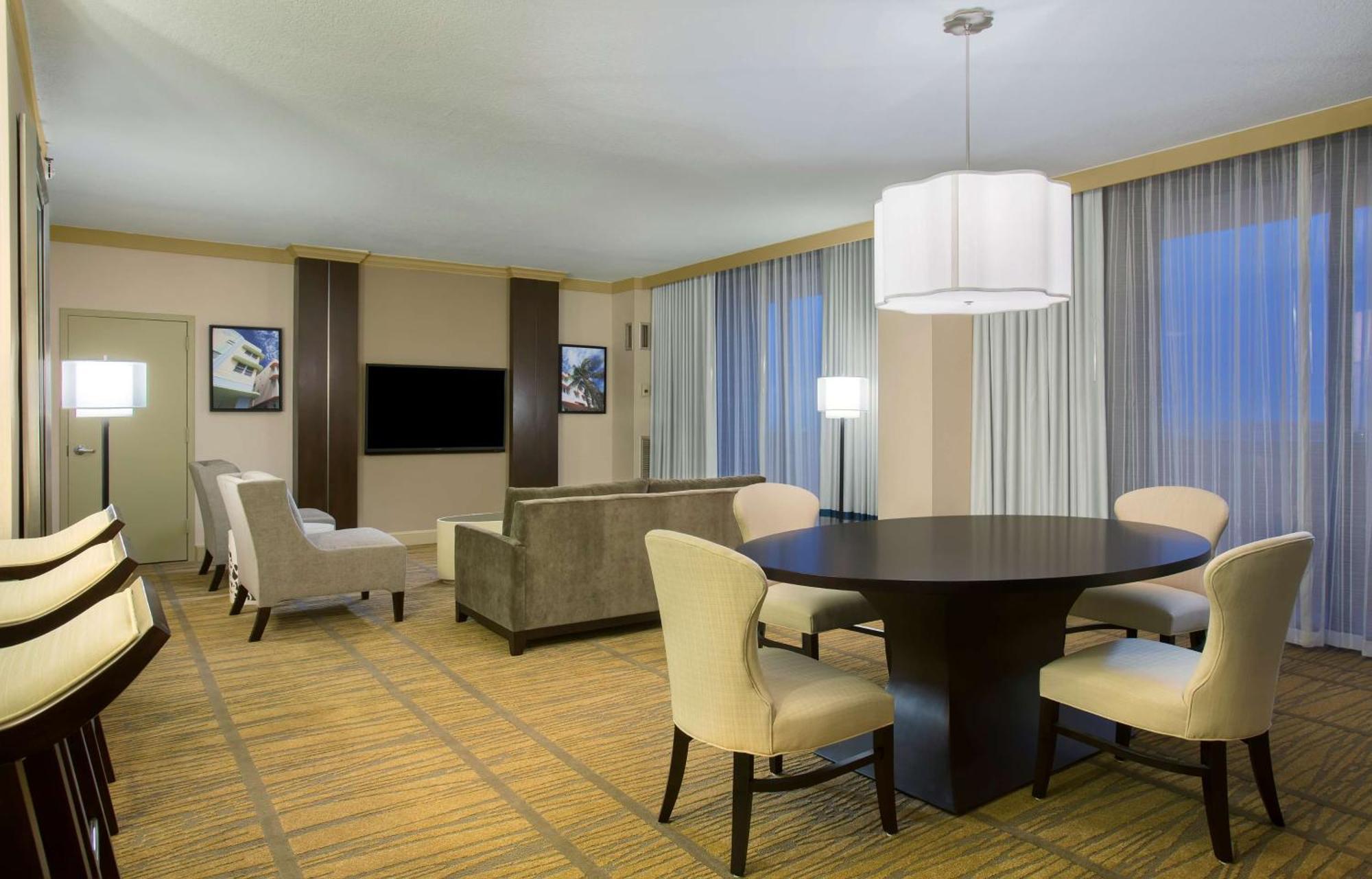 Doubletree By Hilton Hotel Miami Airport & Convention Center Miami Springs Екстер'єр фото