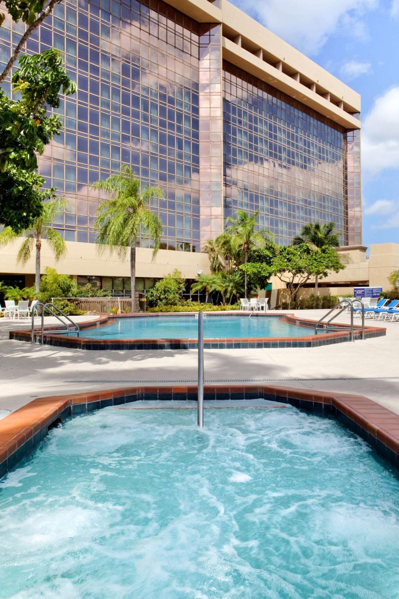 Doubletree By Hilton Hotel Miami Airport & Convention Center Екстер'єр фото